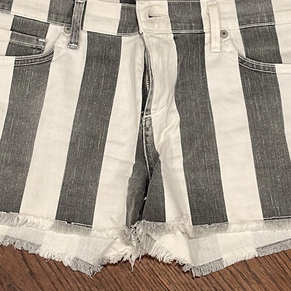 Citizens of Humanity Size 28 Jeans Shorts - Picture 2 of 3